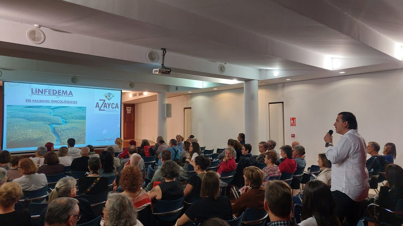 Conferencia sobre linfedema en La Alhóndiga