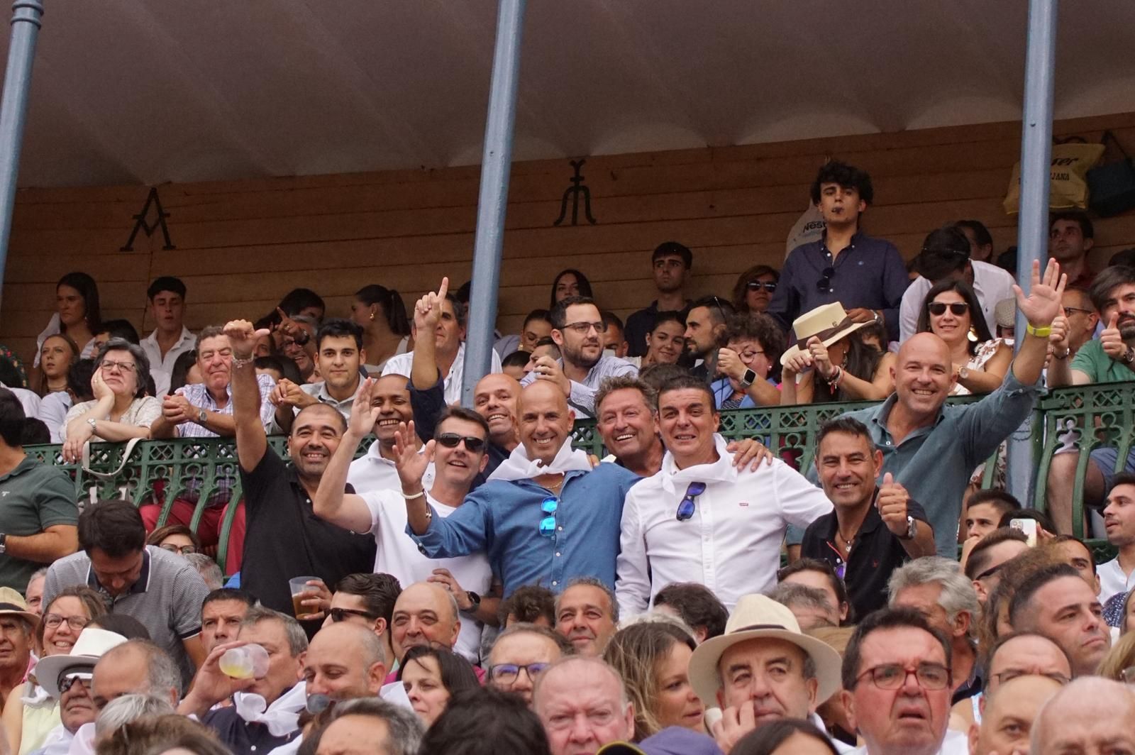 Gran ambiente en La Glorieta para la tarde de toros de Morante de la Puebla, Ismael Martín y Marco Pérez