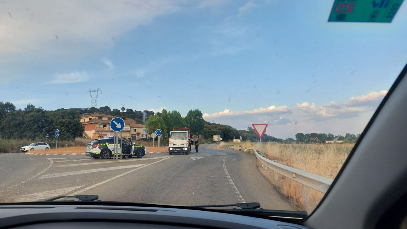 Pierde el control del vehículo y se choca contra las señales tras consumir alcohol en Zamora