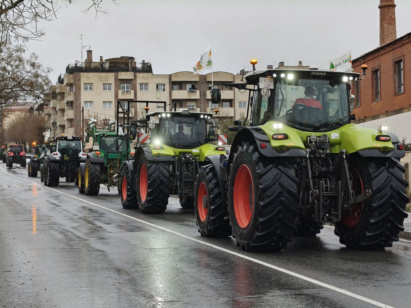 En imágenes la marcha con tractores y vehículos de campo en Salamanca en protesta contra Mercosur
