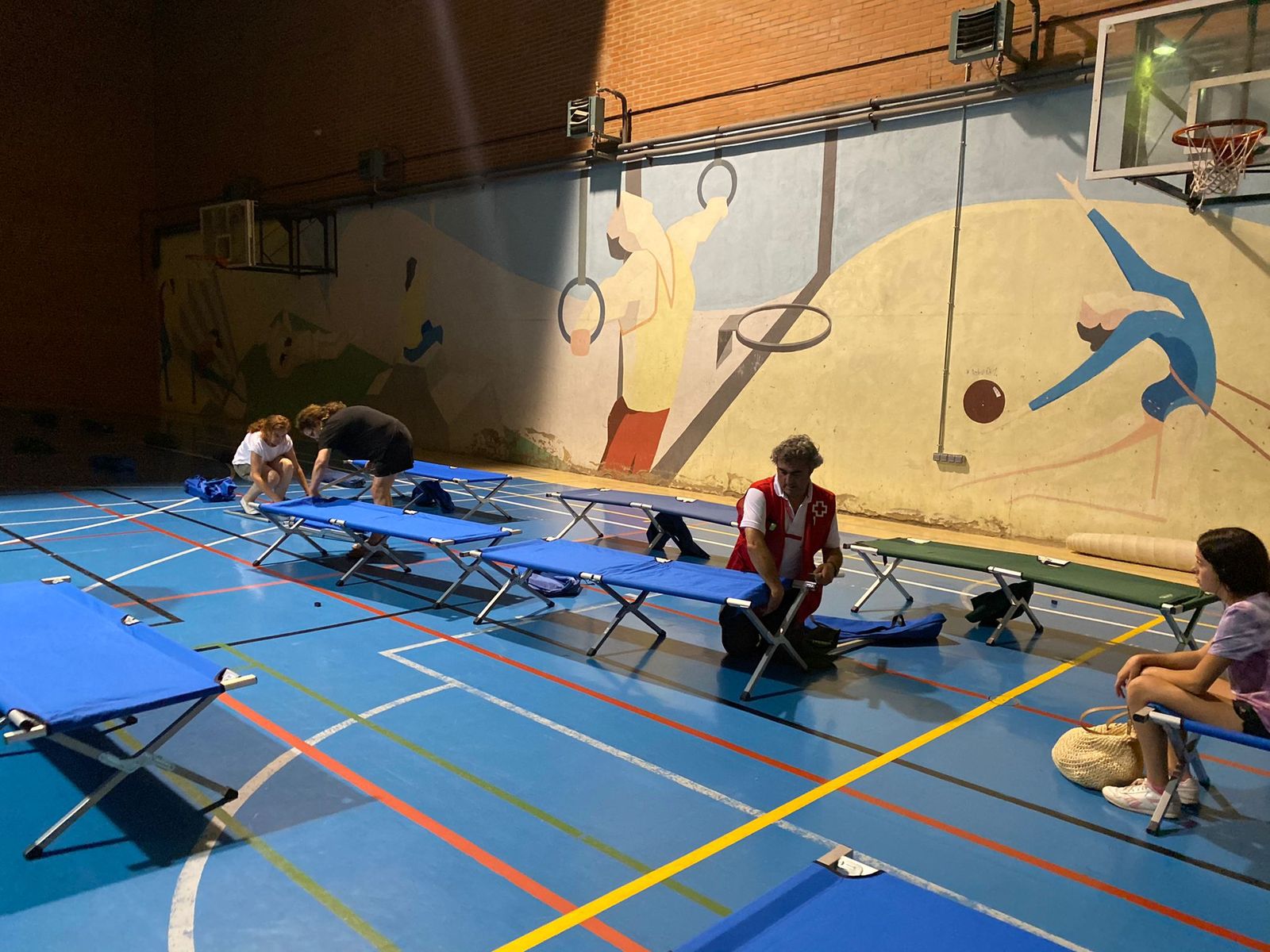 Realojo en la Ciudad Deportiva de los vecinos de Tábara por el incendio Foto MaríaLorenzo (5)