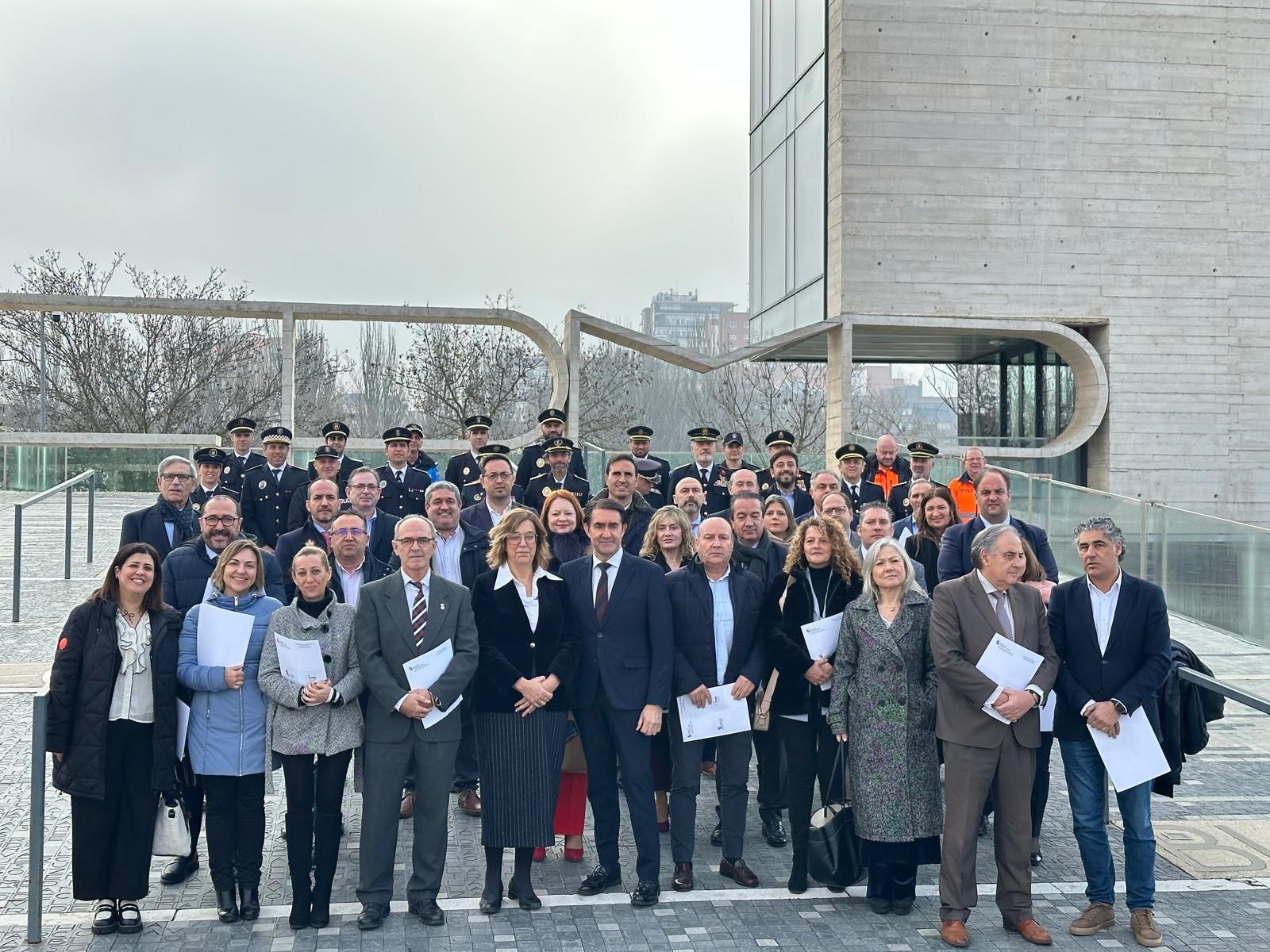 Castilla y León blinda la seguridad: nuevo convenio para elegir a los policías locales del futuro (2026-2028) Castilla y León blinda la seguridad: nuevo convenio para elegir a los policías locales del futuro (2026-2028)