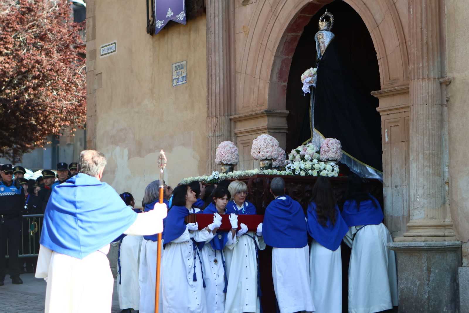 Procesión del encuentro de Nuestra Señora de la Alegría y Jesús Resucitado en el Domingo de Resurrección en Salamanca