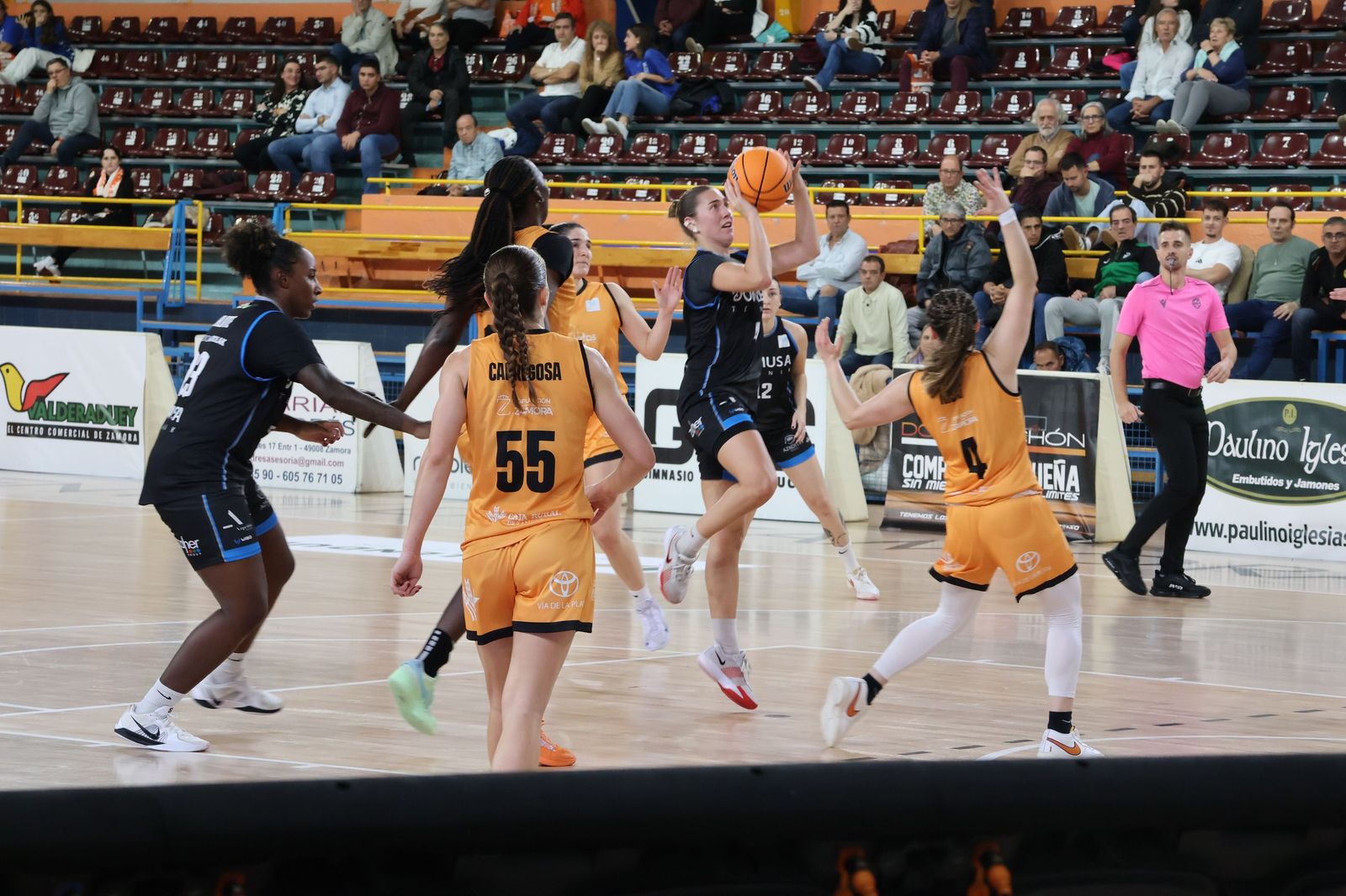 GALERÍA | Encuentro muy ajustado entre el Zamarat y el Domusa Teknik