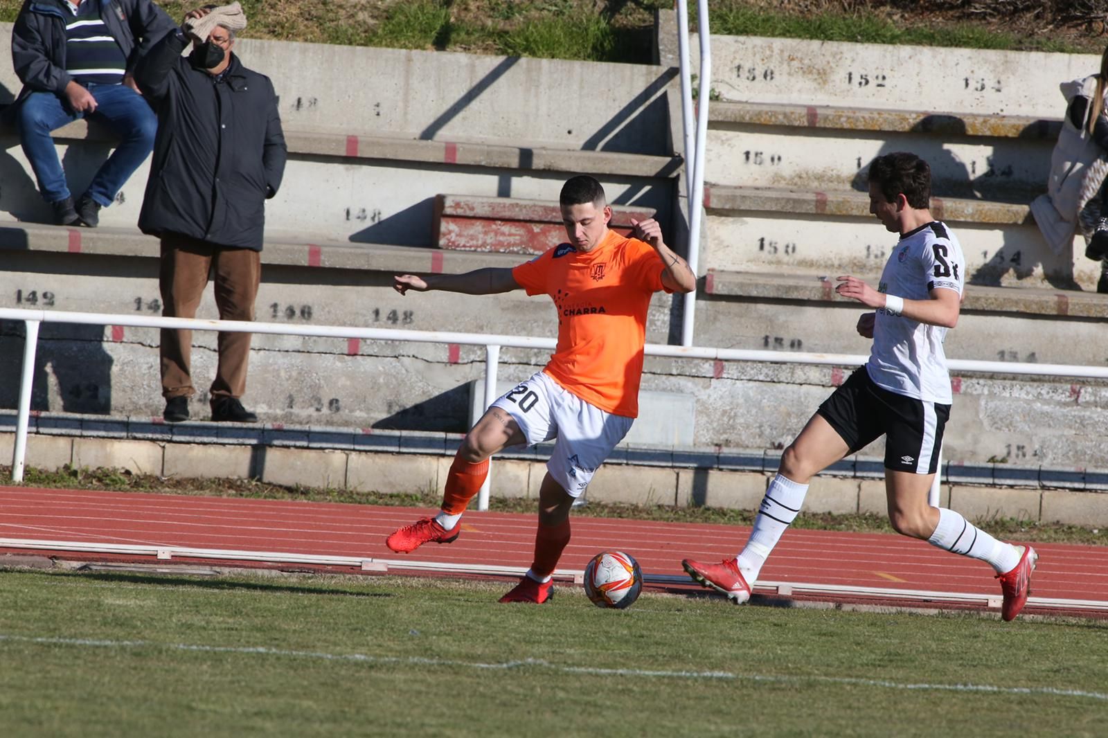 Imagen del derbi entre Salamanca CF UDS B – Ciudad Rodrigo / FOTO SALAMANCA24HORAS.COM