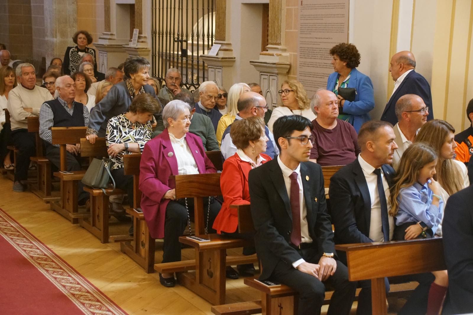 Alba nombra hijo adoptivo al prior Miguel Angel González  (33).jpeg