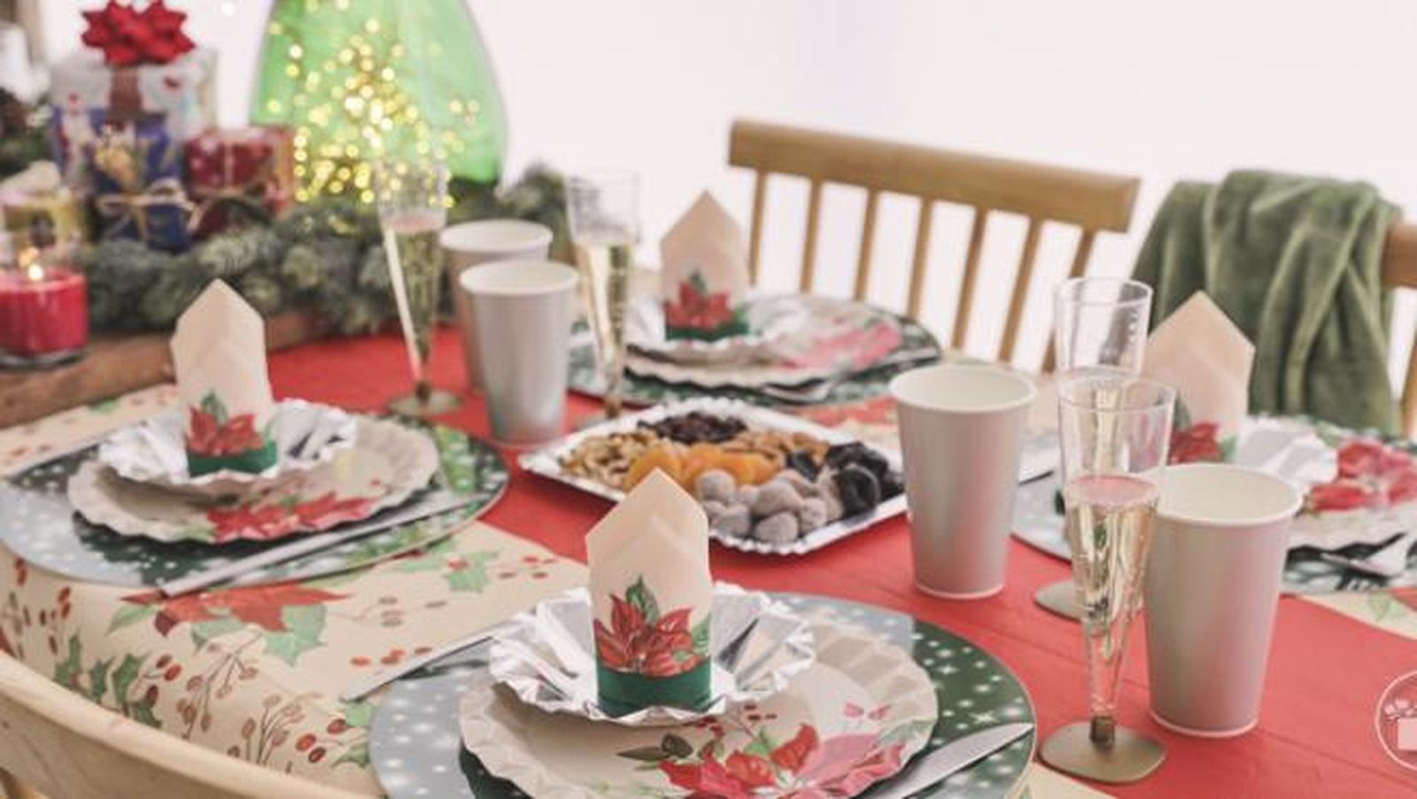 Una mesa con decoración navideña de Mercadona. | FOTO MERCADONA