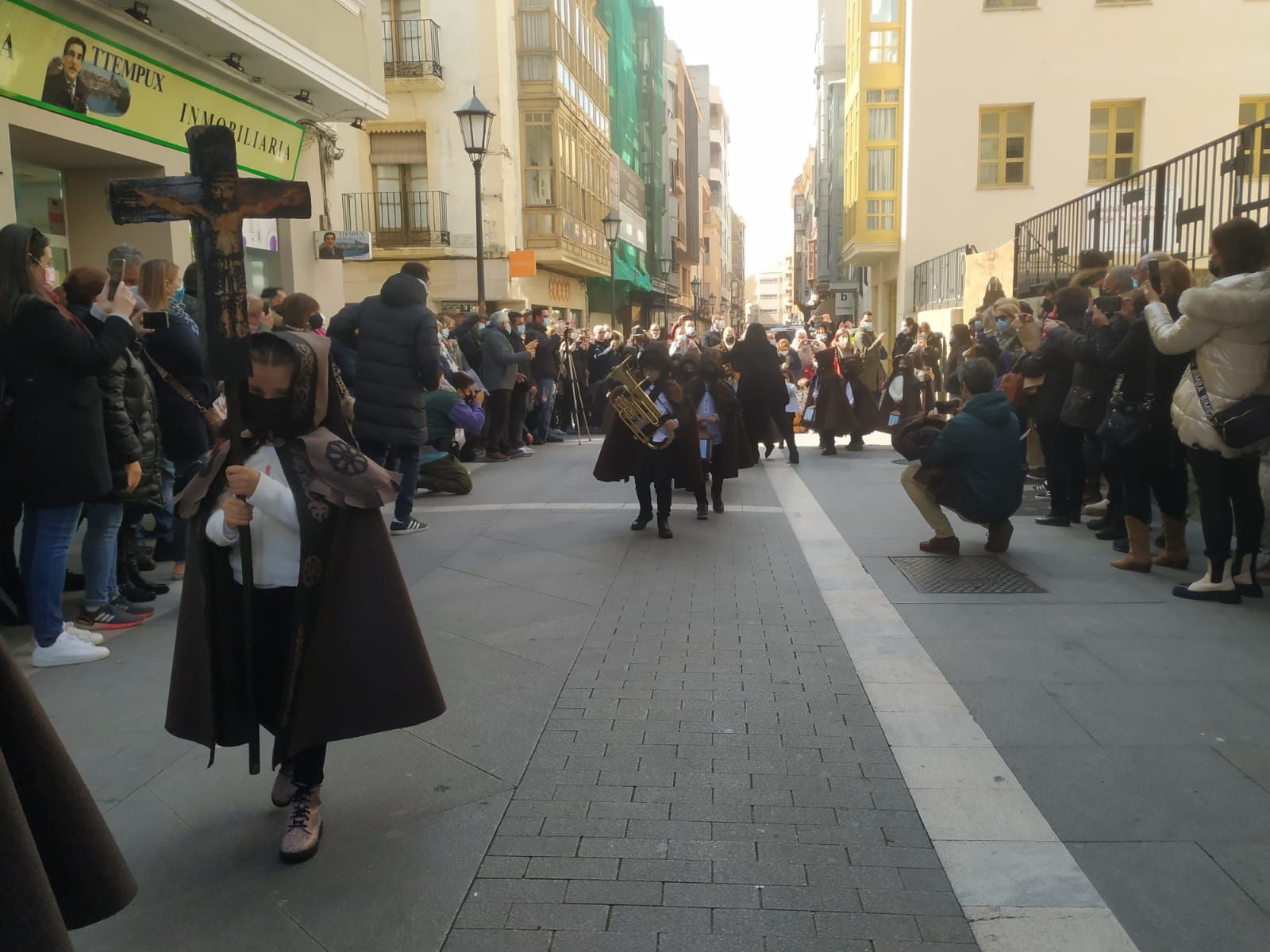 los-escolares-de-la-medalla-milagrosa-sacan-la-semana-santa-a-la-calle-26