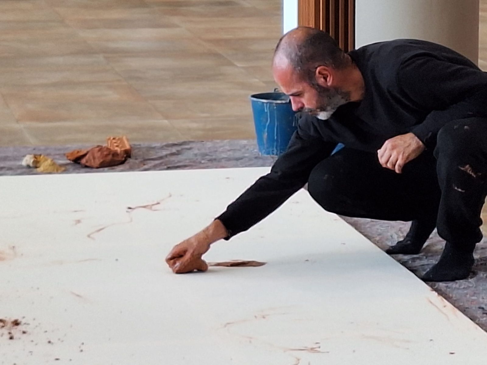 50º Aniversario del Hospital Clínico  Universitario con una intervención artística “Latidos  de barro” (8).jpeg