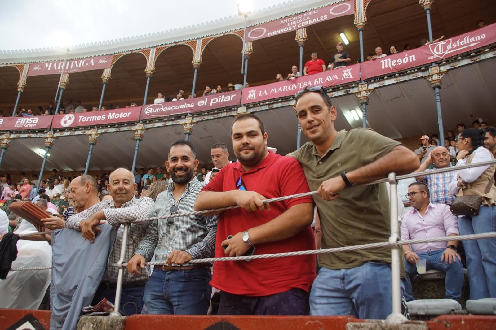 Expectación por ver los caballos de rejoneo en La Glorieta: imágenes del ambiente en los tendidos y en el patio de cuadrillas