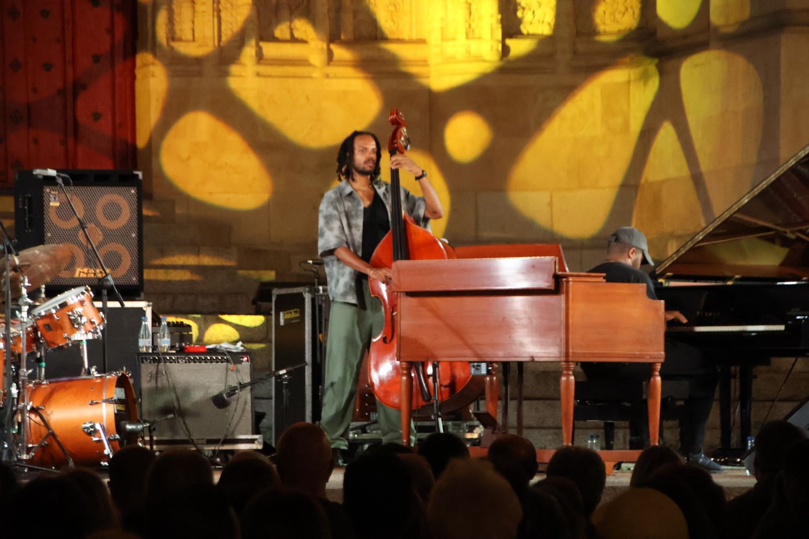Concierto de jazz del grupo Sullivan Fortner y Peter Bernstein en el Patio Chico de Salamanca