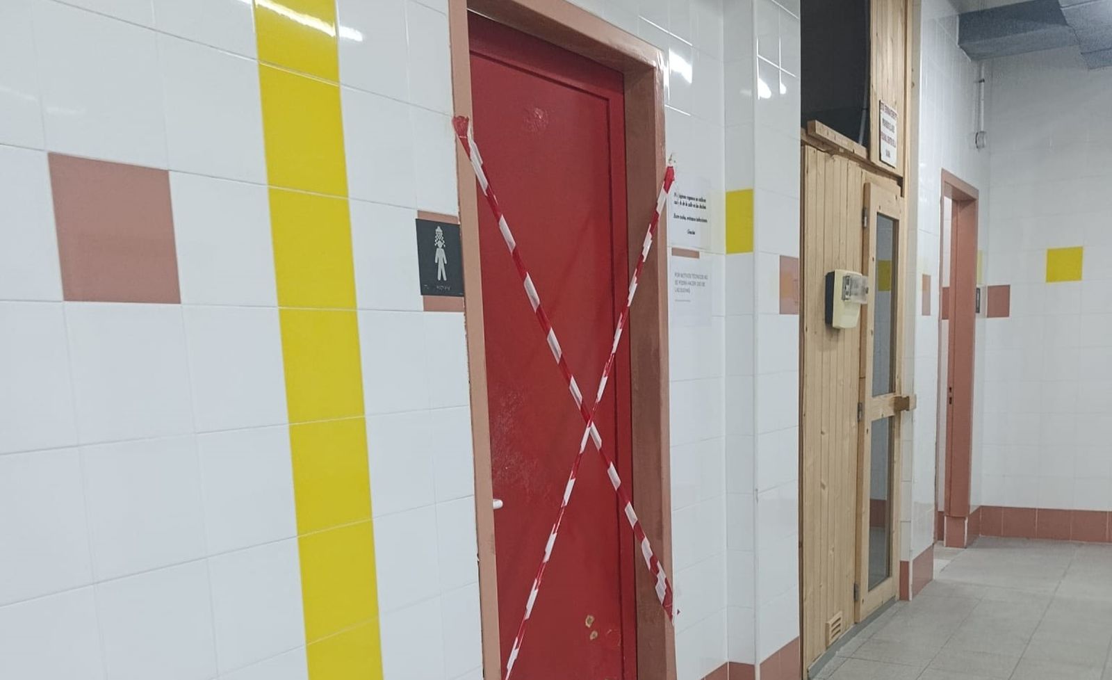 Imagen de las duchas clausuradas