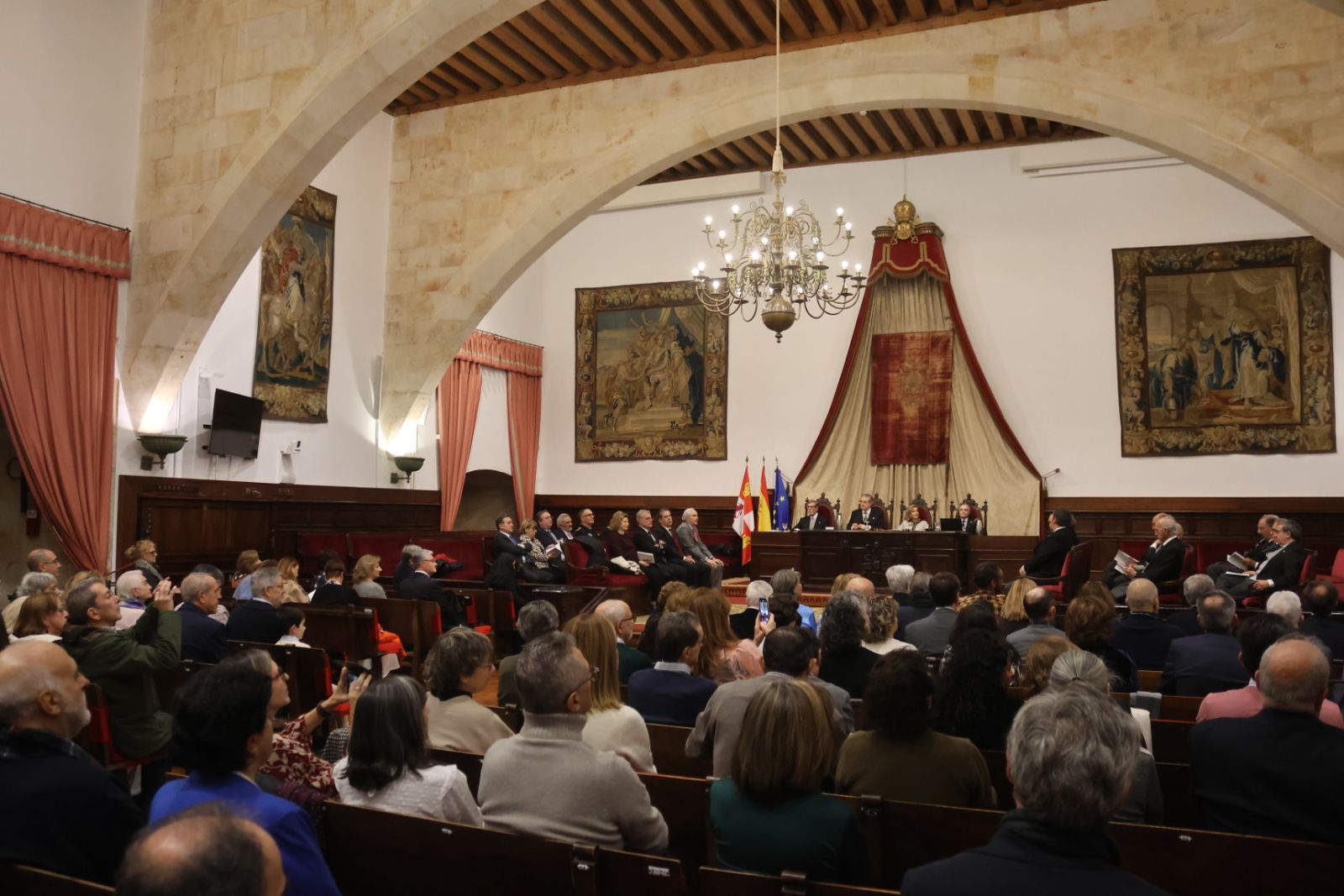 médica forense Sonsoles Castro ingresa en la Real Academia de Medicina de Salamanca
