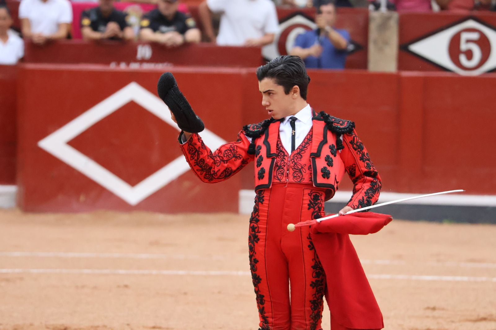 Ismael Martín, Marco Pérez y el aclamado regreso de Morante de la Puebla: su paso por La Glorieta en imágenes