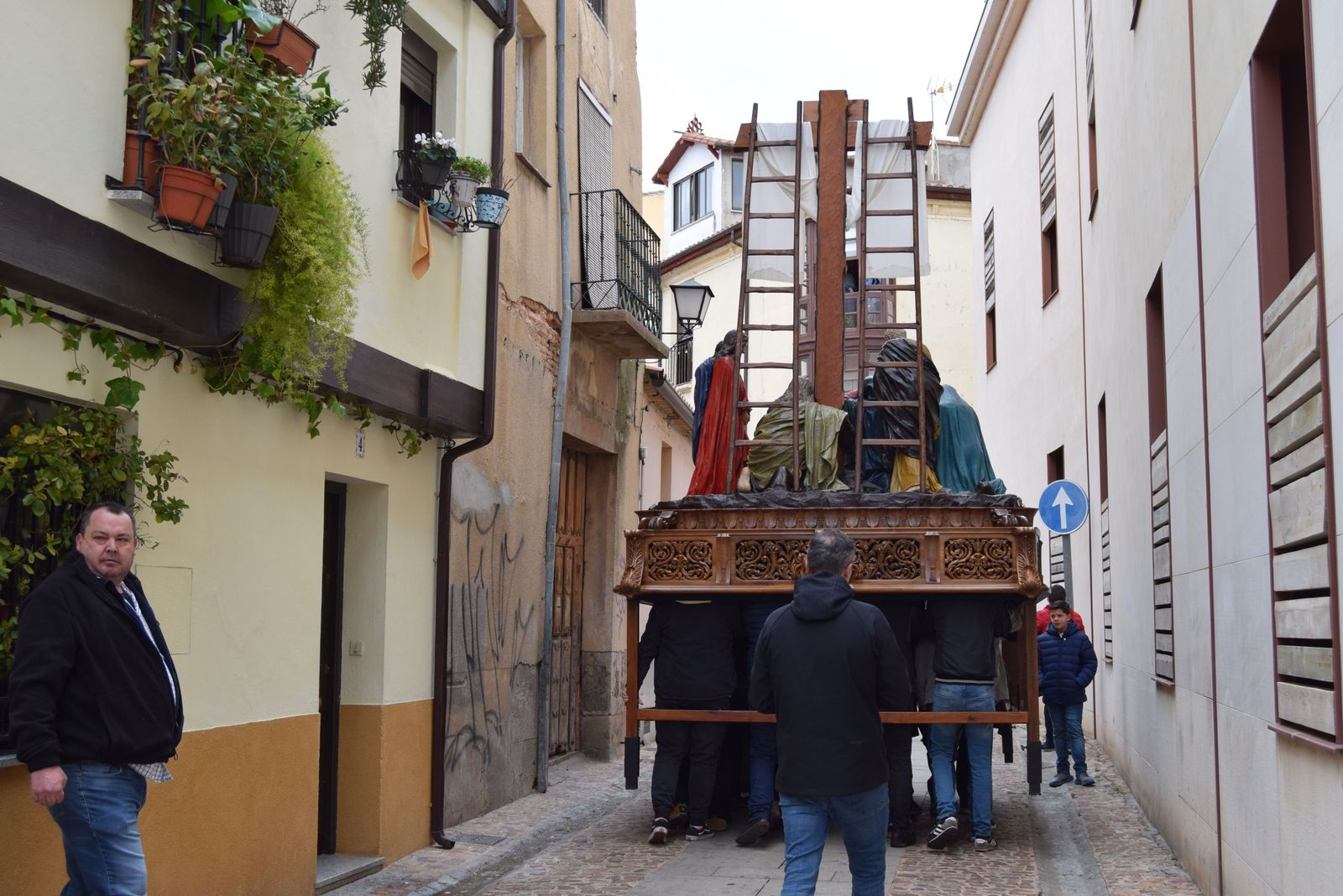 traslado-de-los-pasos-de-semana-santa-a-la-carpa-10
