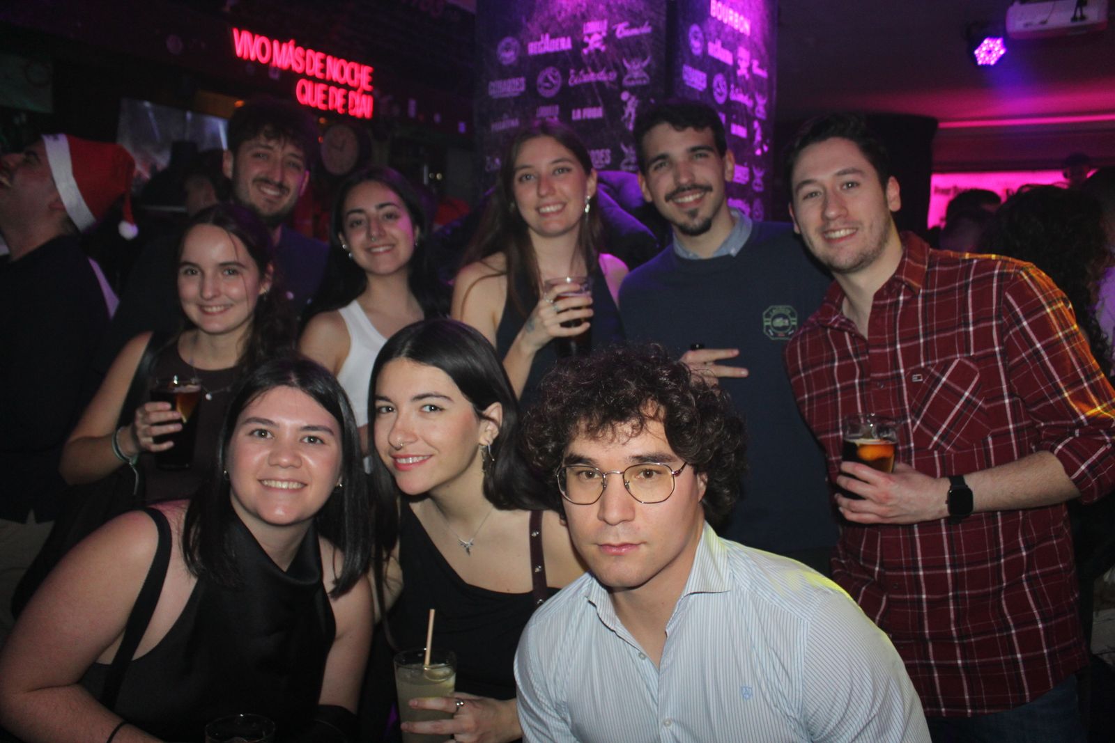 El Fin de Año Universitario continua por los bares de la capital del Tormes tras las doce campanadas