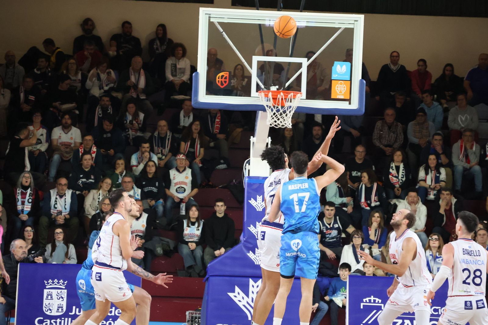 GALERÍA | Revive en imágenes el encuentro entre el CB Zamora y el Obradoiro