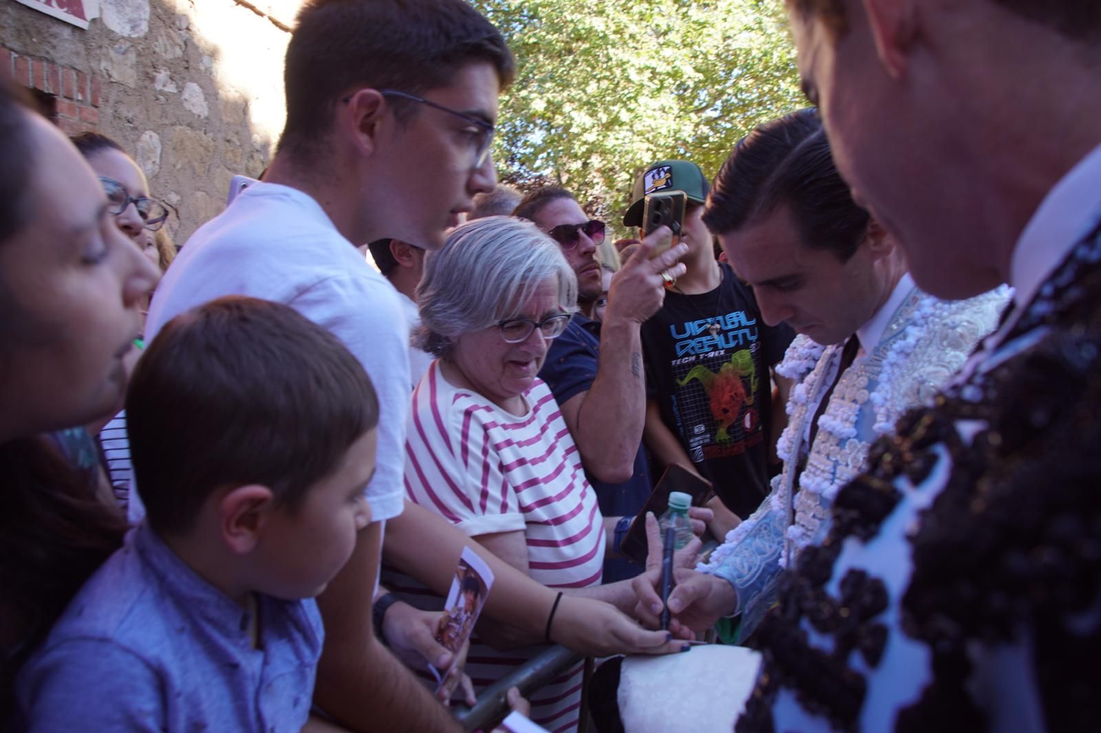 Así ha vivido la afición de La Glorieta el primer cartel de figuras de la feria: imágenes del ambiente en los tendidos y en el patio de cuadrillas