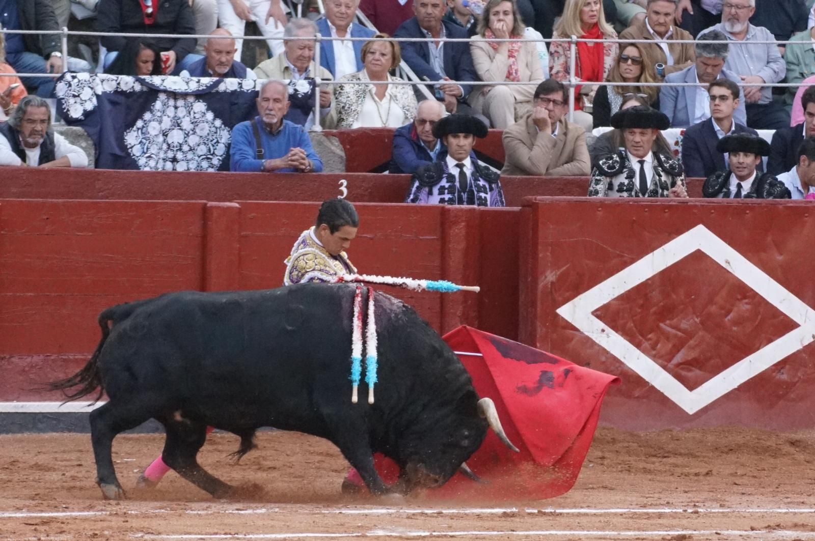 corrida-concurso-momentos-mas-destacados-del-ultimo-festejo-de-abono-de-la-feria-taurina-virgen-de-la-vega-2024-fotos-carlos-h-g-y-juanes-12