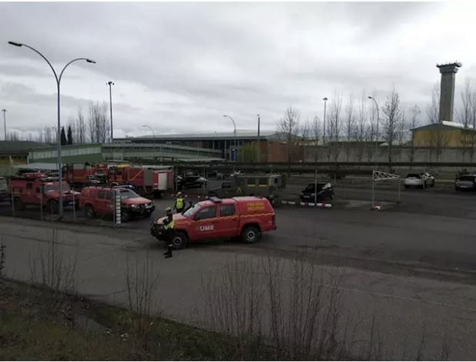 La UME en la cárcel de Topas, durante una desinfección