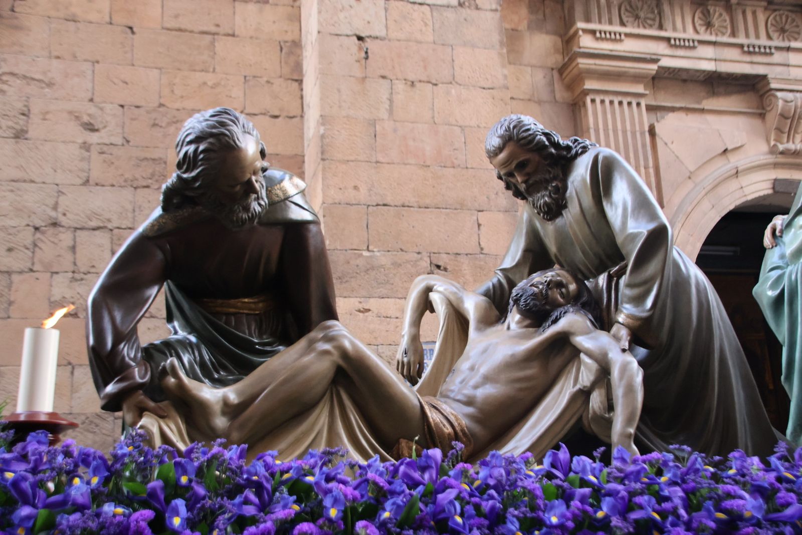 La procesión del Nazareno deslumbra a Salamanca como muestra de historia y devoción tras años suspendiéndose