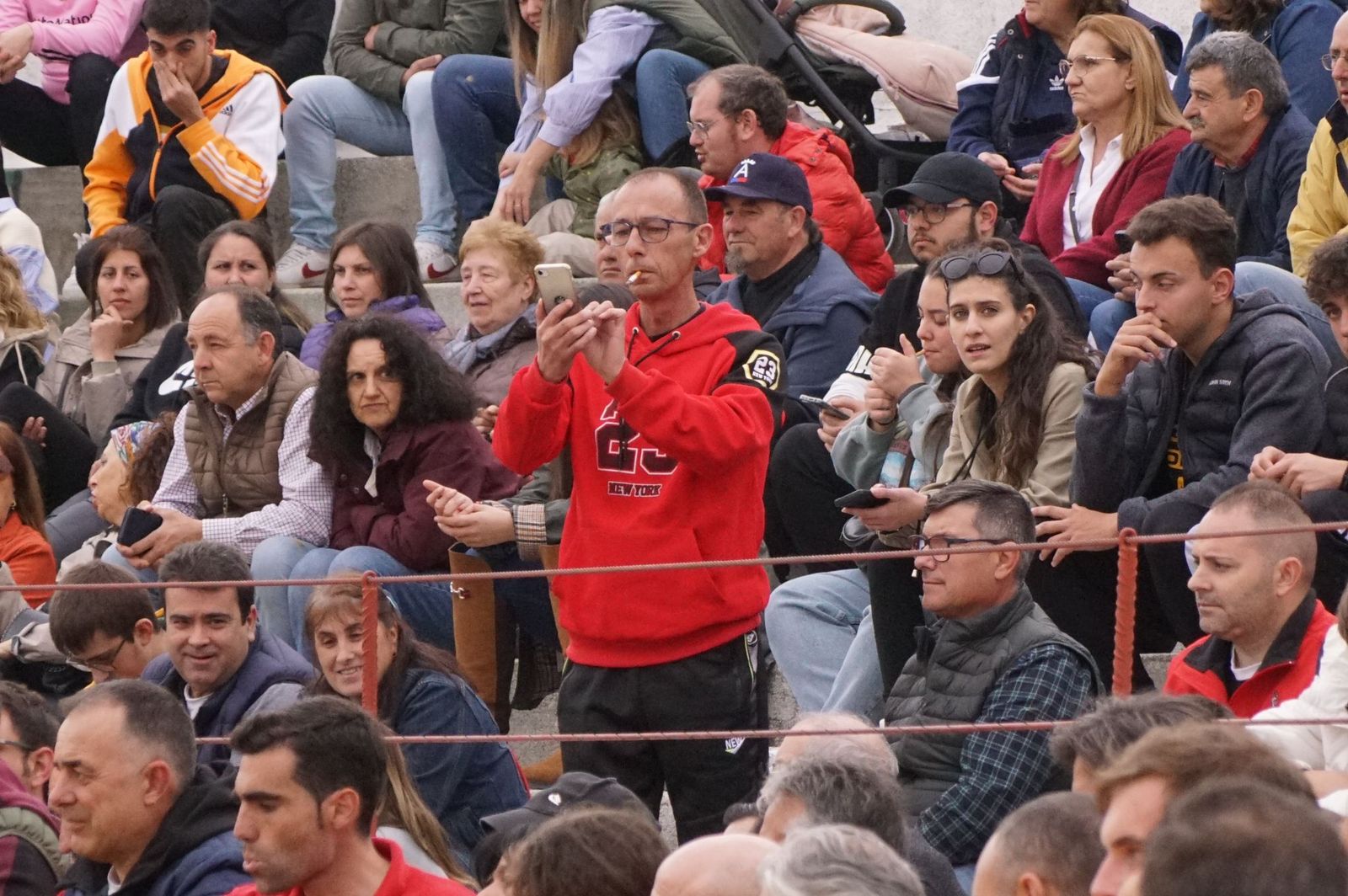 ambiente-y-participacion-durante-el-toro-del-voto-en-villoria-suelta-de-dos-toros-del-cajon-foto-juanes-14