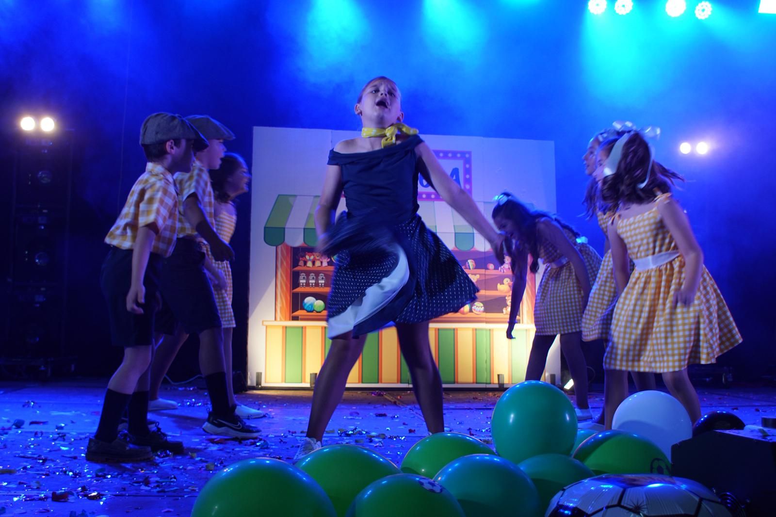 Emoción y creatividad en la primera cita del Play Back infantil en Alba de Tormes