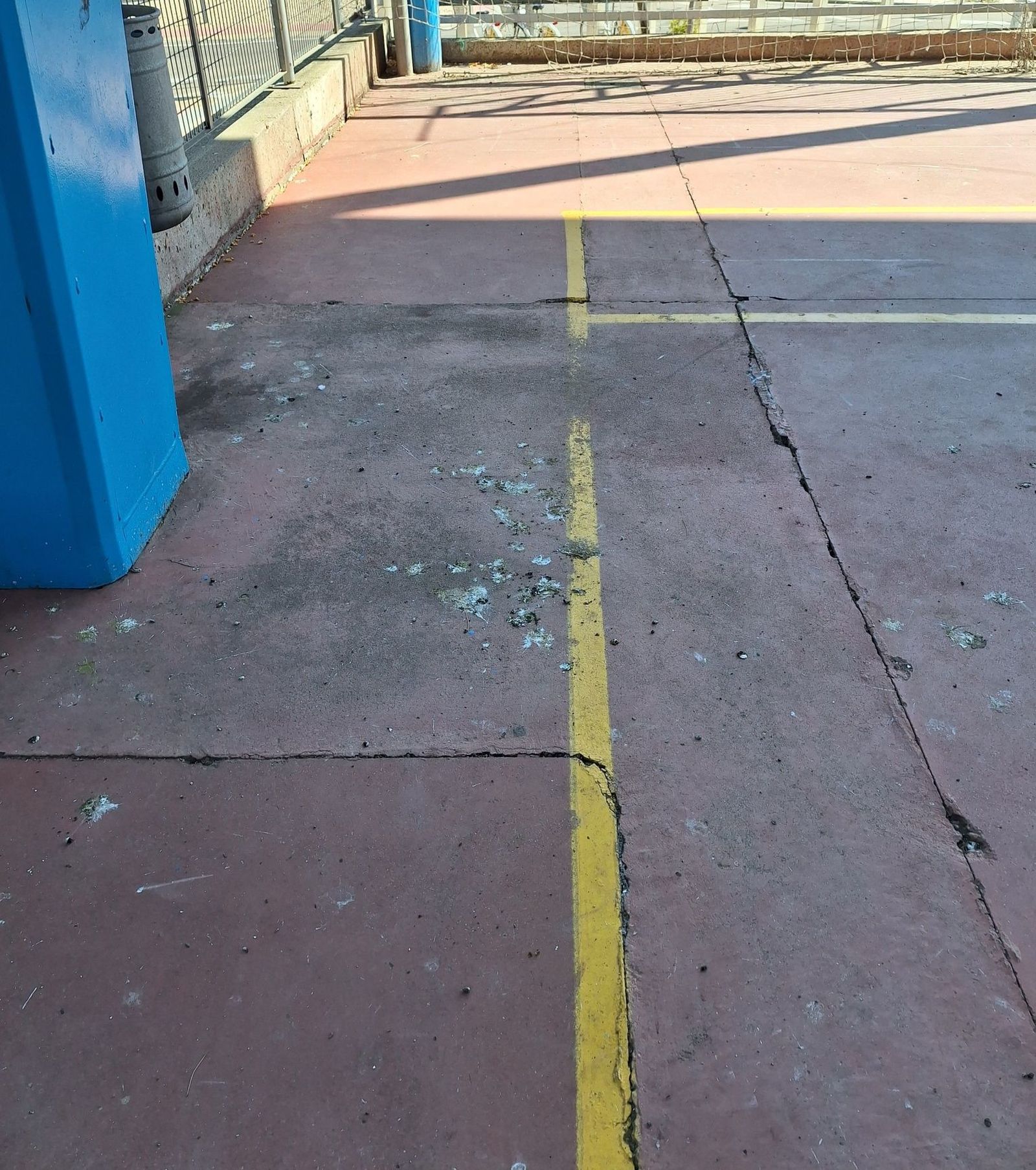 quejas-por-el-estado-de-la-pista-deportiva-del-barrio-de-vistahermosa-4