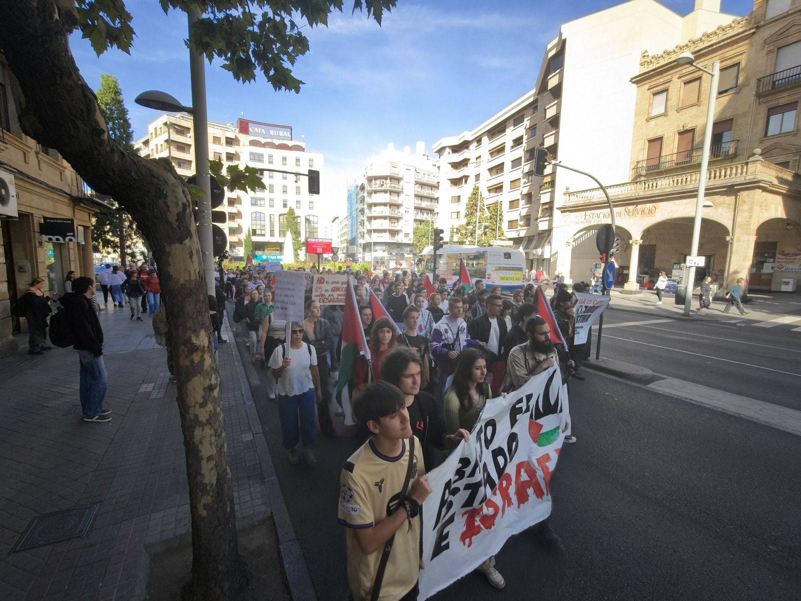 Los estudiantes de Salamanca recorren Salamanca alzando la voz por Palestina
