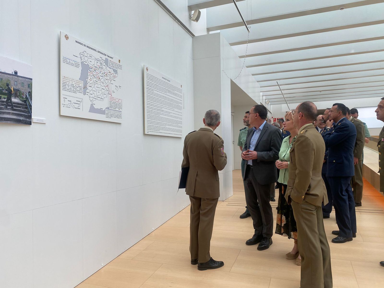 Inauguración de la exposición en las salas polivalentes del teatro Ramos Carrión