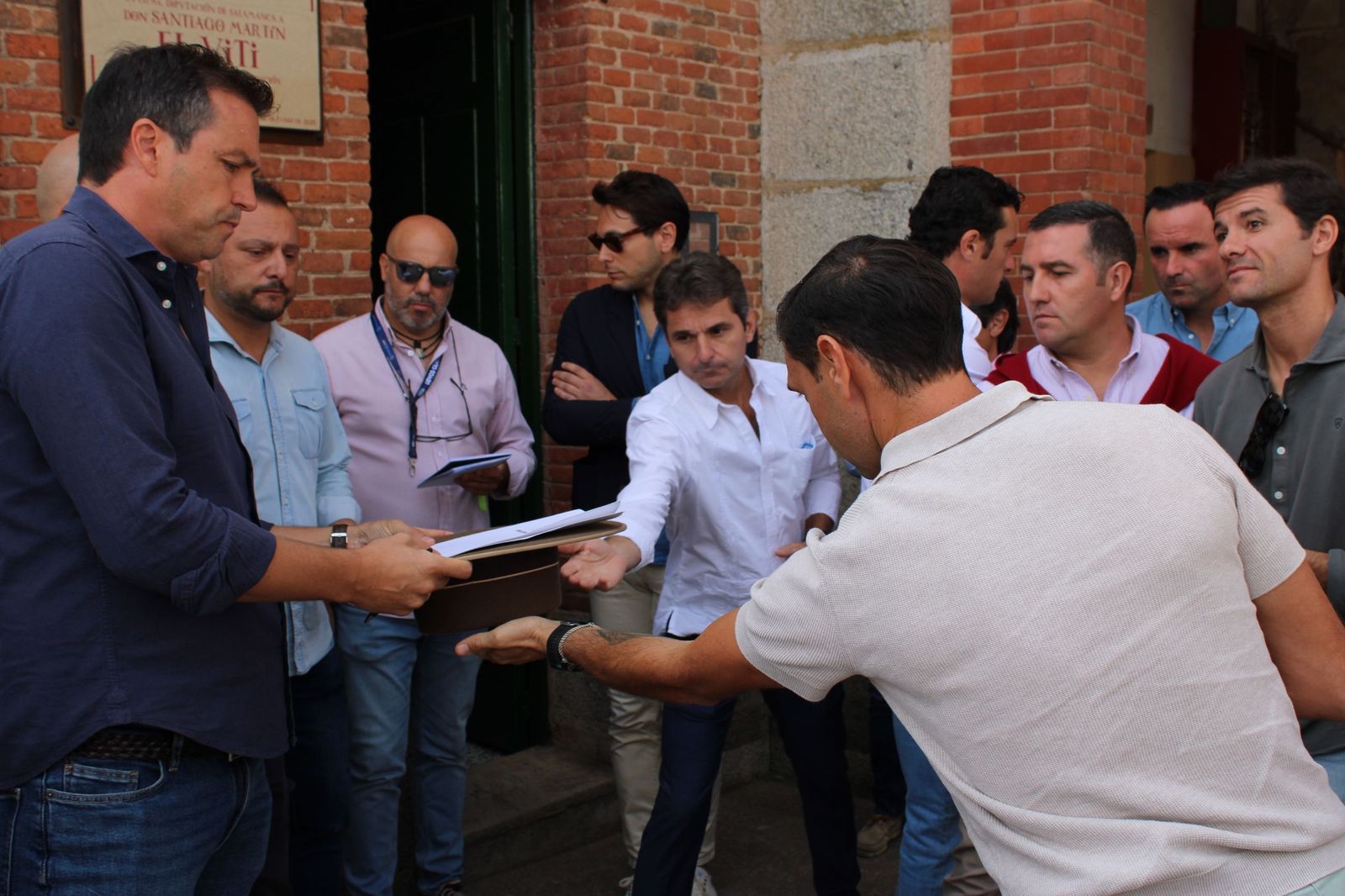Sorteo de la corrida de Vellosino para Damián Castaño, Diego San Román e Ismael Martín en La Glorieta