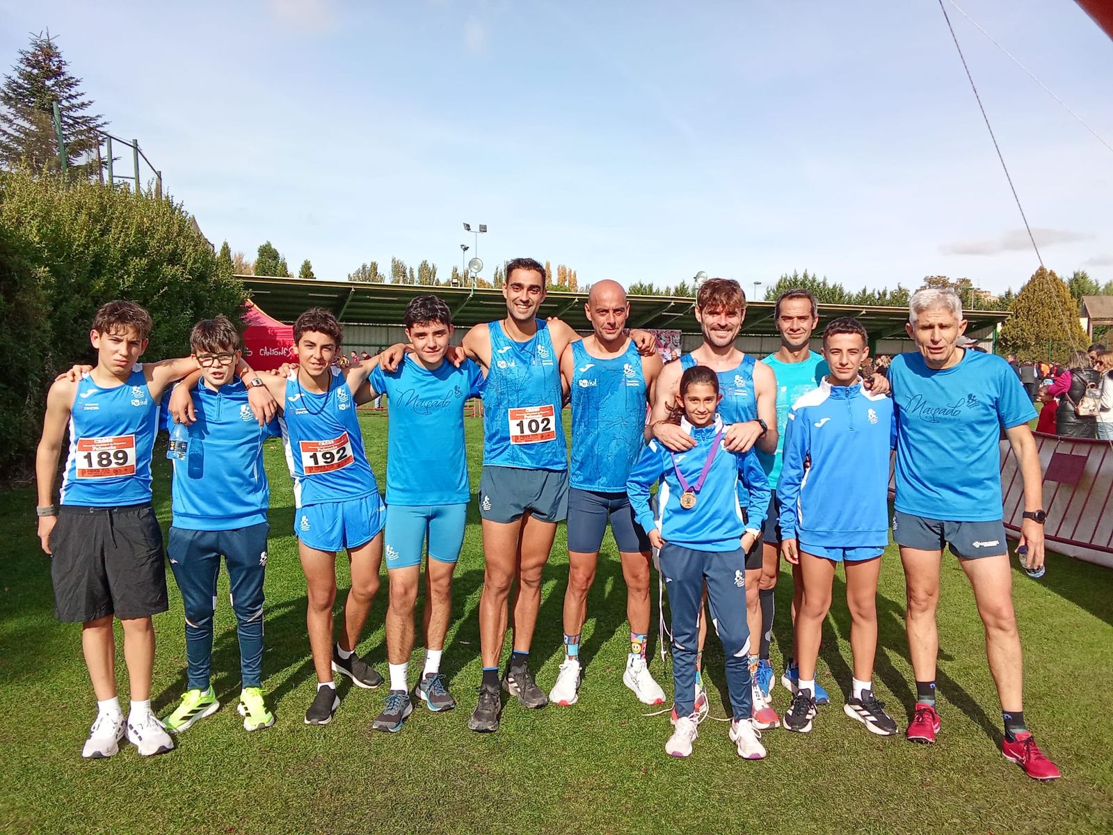 Algunos miembros del Club Benavente Atletismo en el Cross de  Palencia