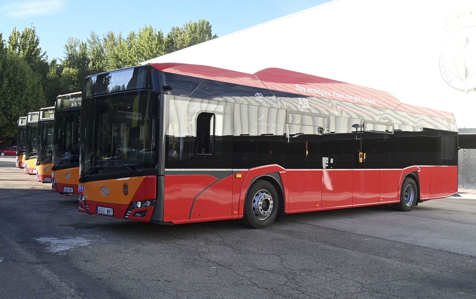 Ricardo Ordóñez - presentación de cinco nuevos autobuses municipales para Burgos