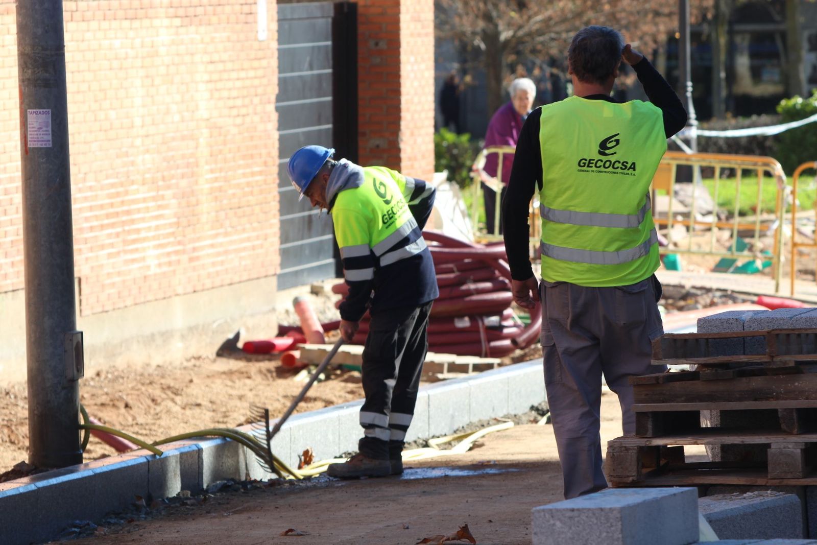 Gente trabajando en las carreteras