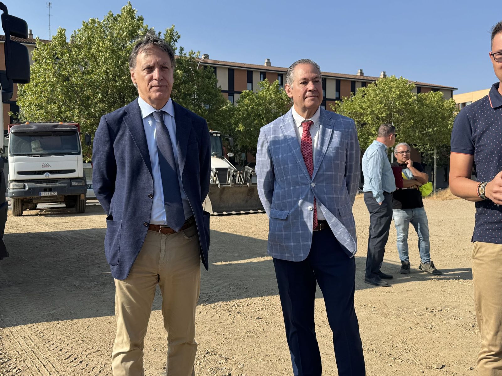 El alcalde de Salamanca, Carlos García Carbayo, visita las obras del nuevo aparcamiento gratuito en superficie del barrio El Zurguén