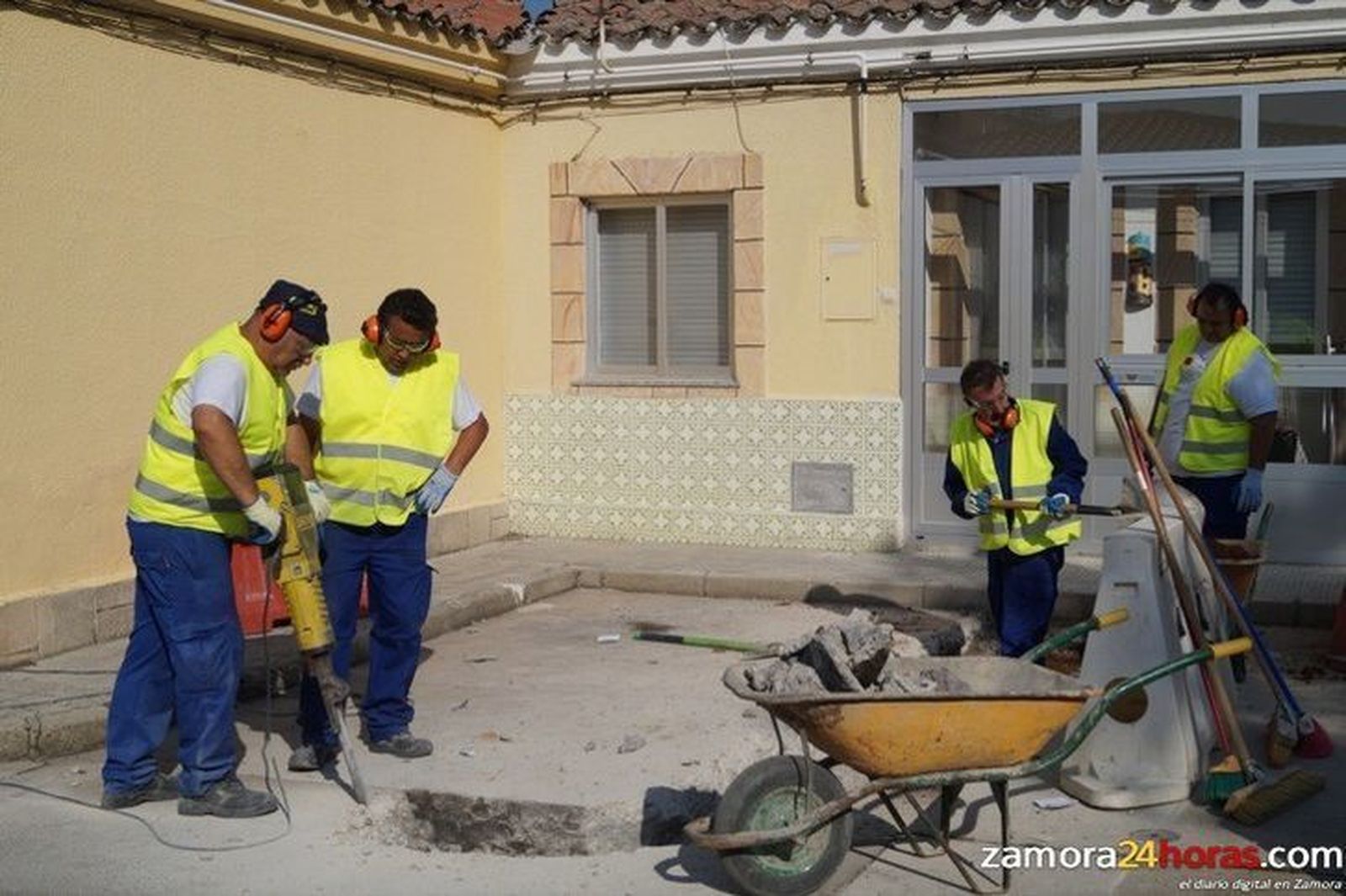 Castilla y León destina 28 millones a contratar a desempleados en ayuntamientos y diputaciones