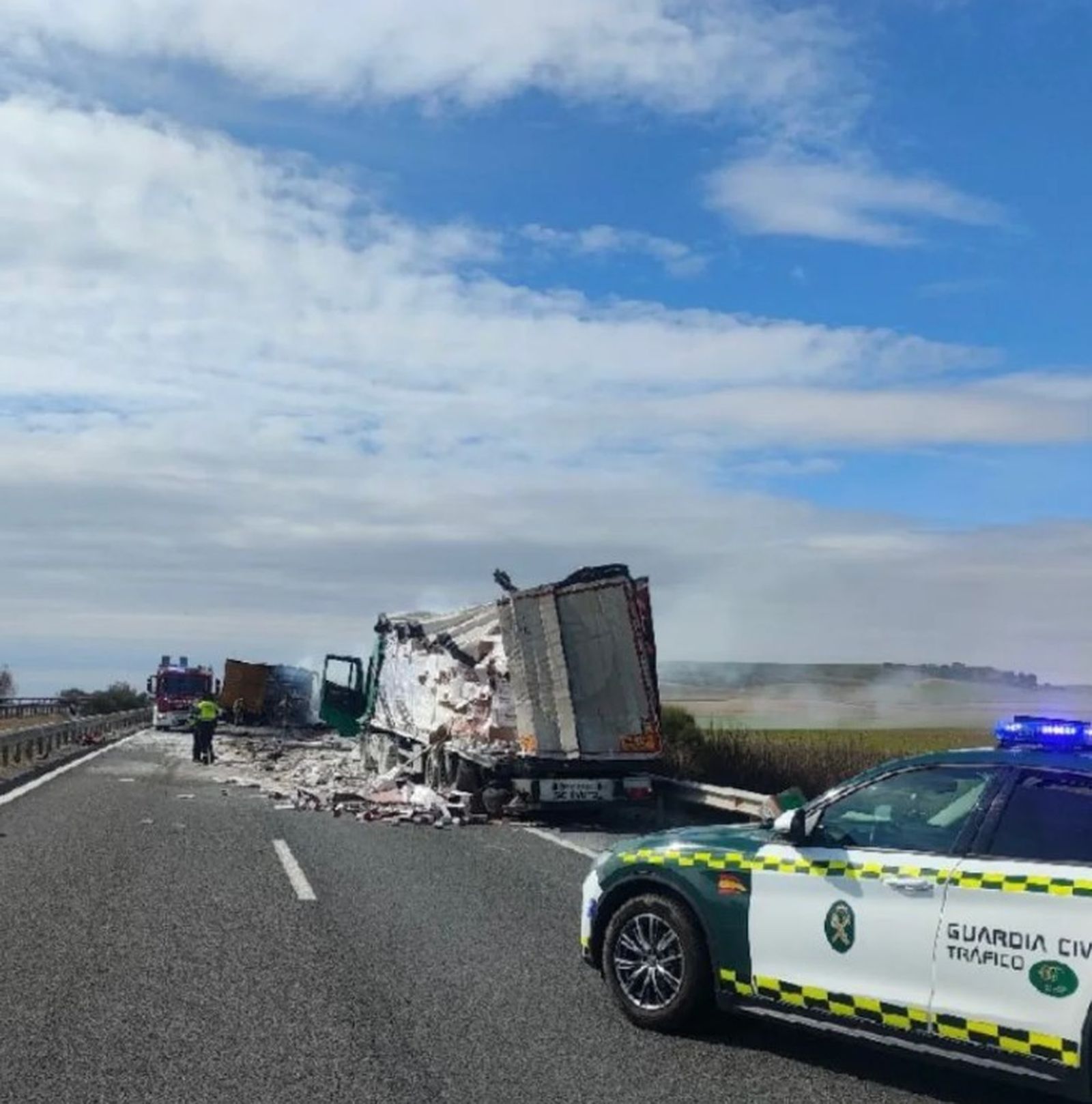 Se incendia un camión tras chocar con otro en la A-62, dirección Salamanca