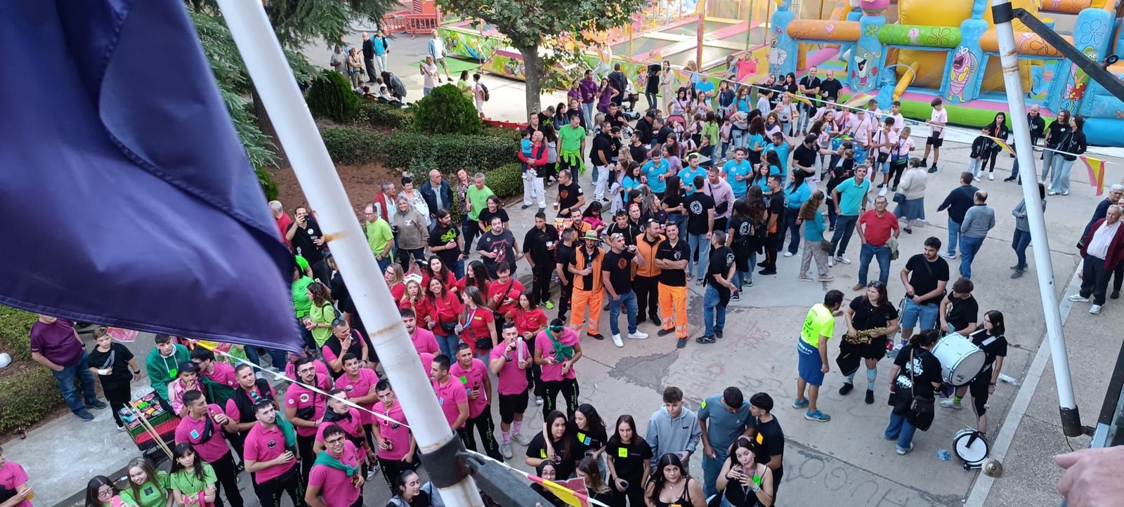 Villanueva del Campo ebulle de alegría y color en el inicio de sus fiestas en honor al Cristo de la Vera Cruz
