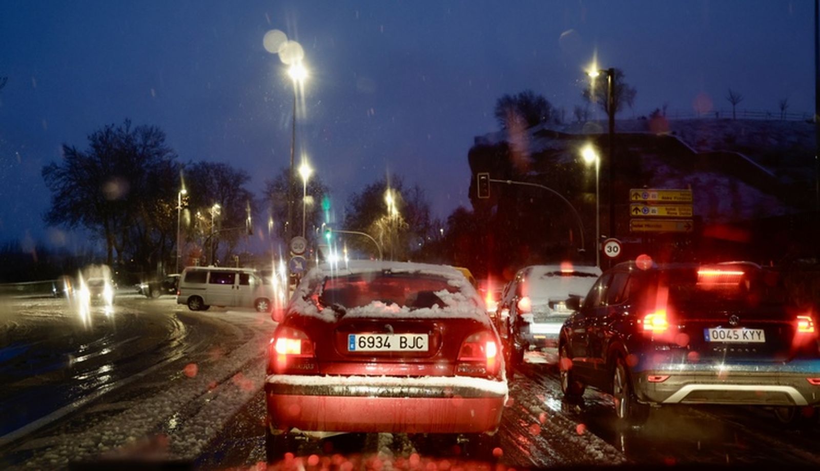 La nieve anega carreteras y tiñe de blanco Salamanca capital y provincia: imágenes de la nevada de este 28 de enero
