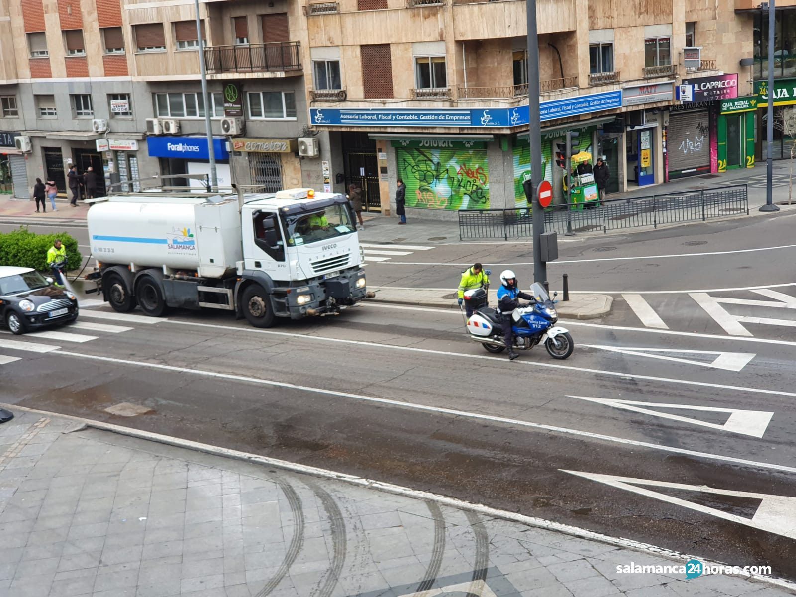 Reguero limpieza puerta Zamora