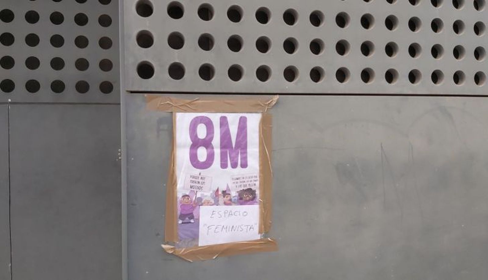 Cartel colocado por el servicio de lencería del Hospital