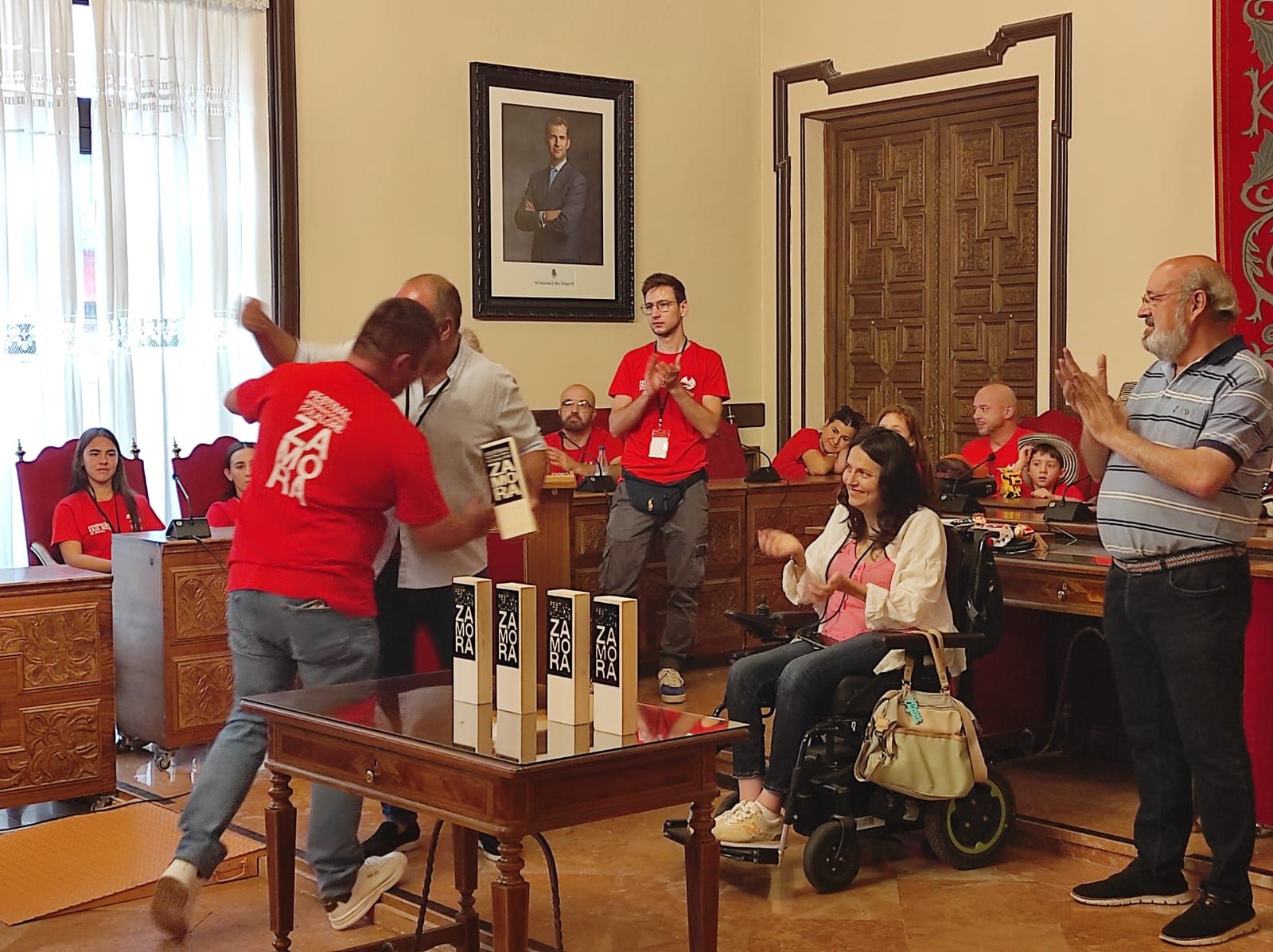 El Ayuntamiento de Zamora acoge a los componentes del XXI festival Internacional de folclore