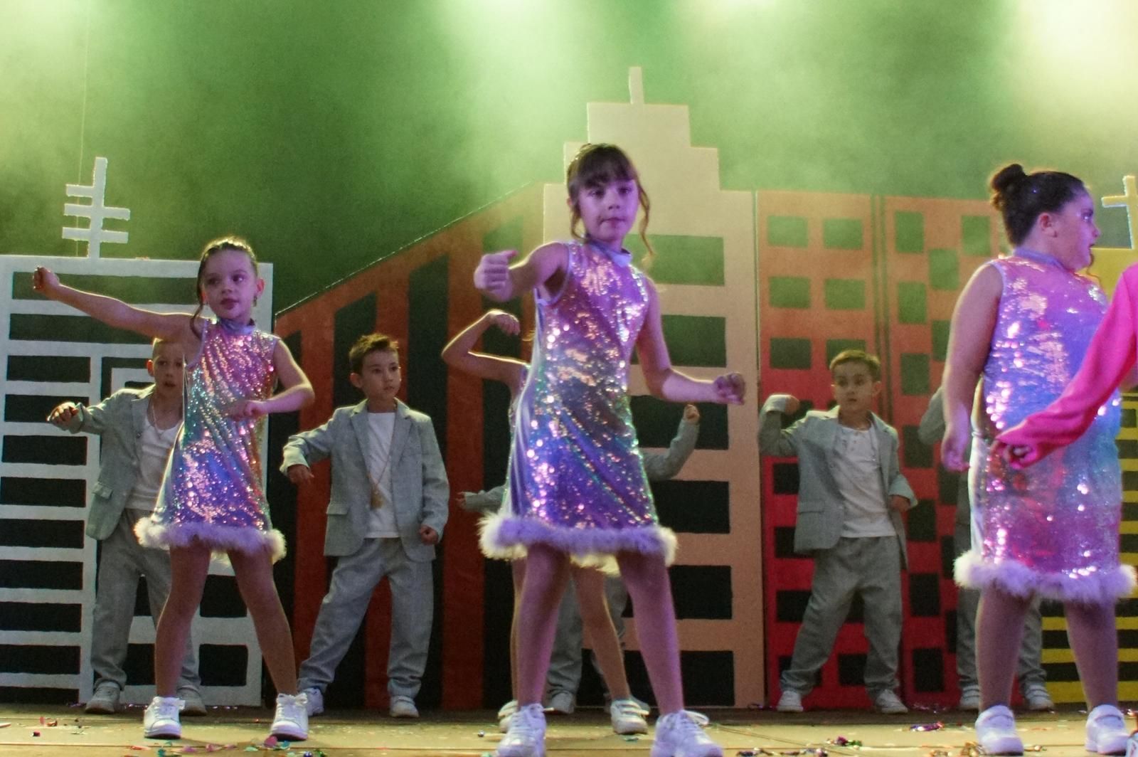 Emoción y creatividad en la primera cita del Play Back infantil en Alba de Tormes