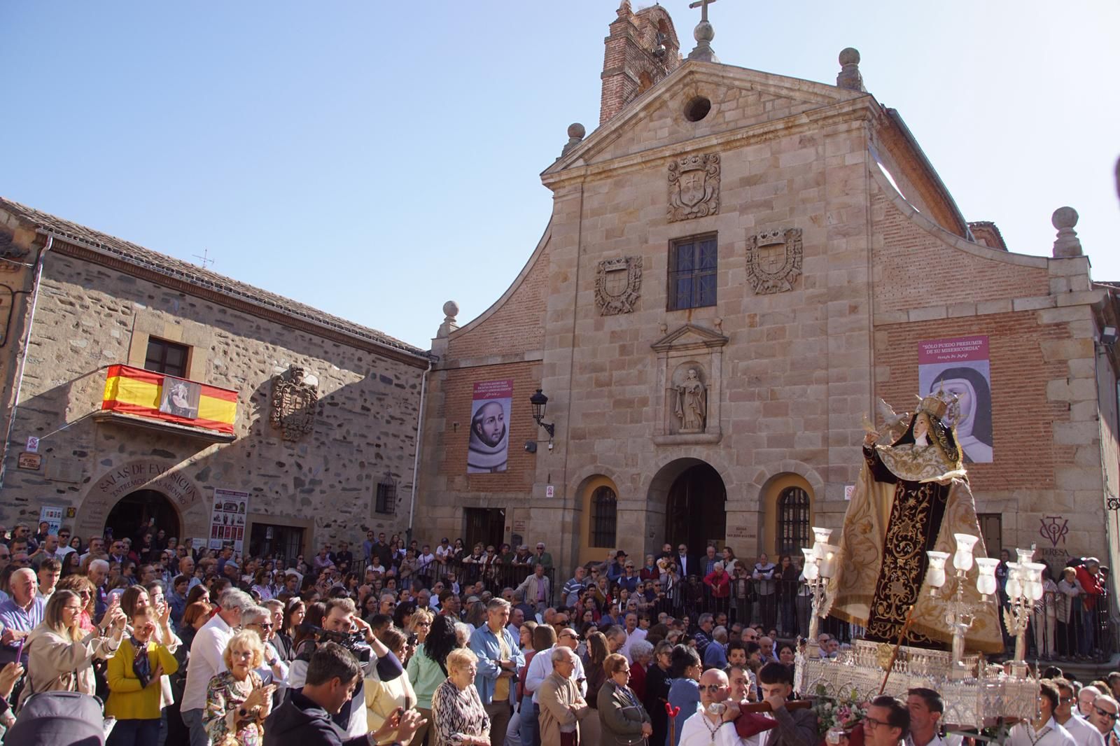 Salida procesión Santa Teresa en Alba de Tormes  (29).jpeg