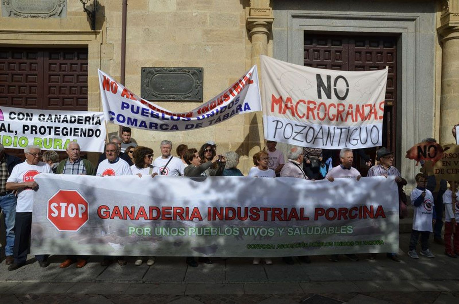 Vecinos de Zamora en una manifestación en contra de las macrogranjas.Archivo