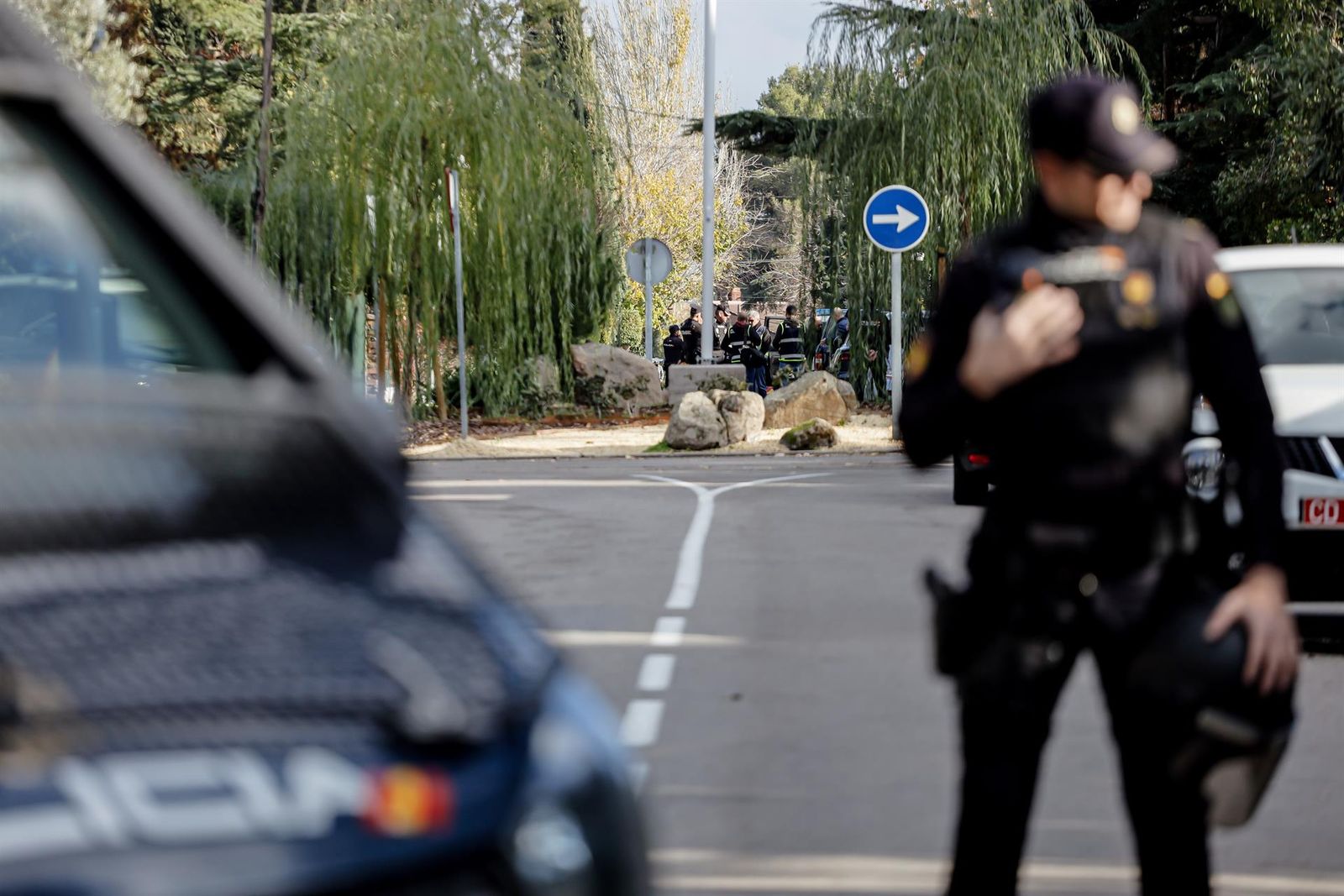 Archivo - Un agente de Policía Nacional frente a la embajada de Ucrania - Carlos Luján - Europa Press - Archivo Archivo - Un agente de Policía Nacional frente a la embajada de Ucrania - Carlos Luján - Europa Press - Archivo