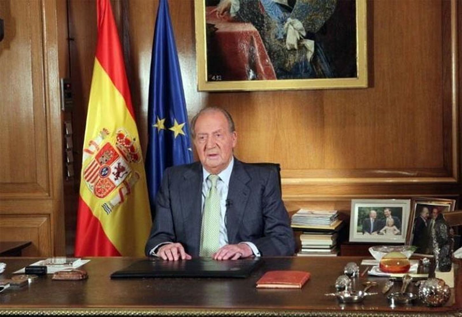 El Rey Juan Carlos abdica "para dejar paso a una generación con nuevas energías"