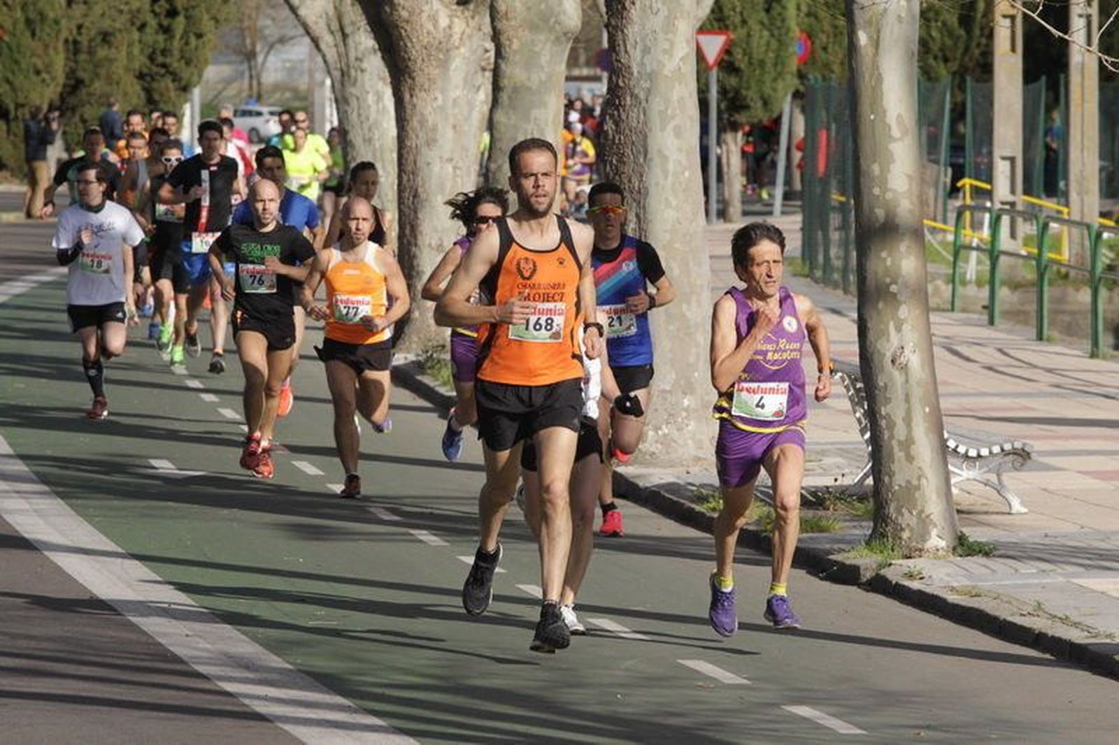 Manuel Ruano e Isabel Almaraz inauguran el palmarés de la Carrera del Colegio de Farmacéuticos
