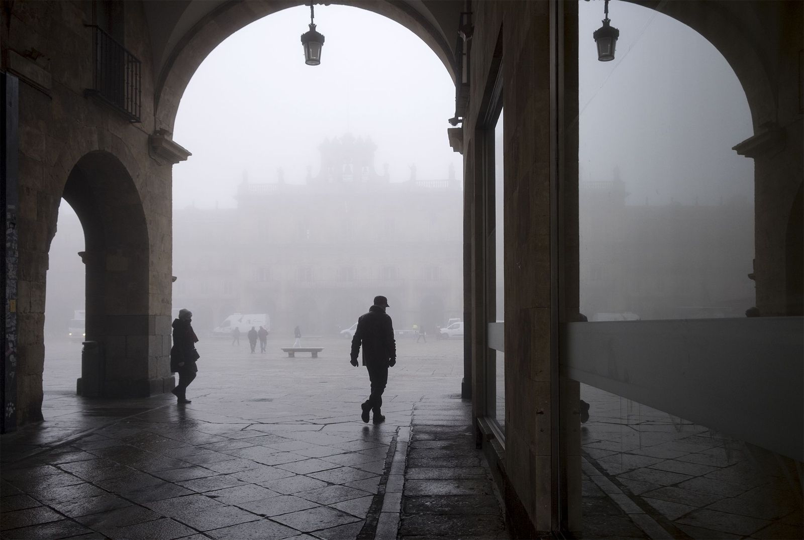 La Plaza Mayor de Salamanca, bajo la niebla. | FOTO: ICAL