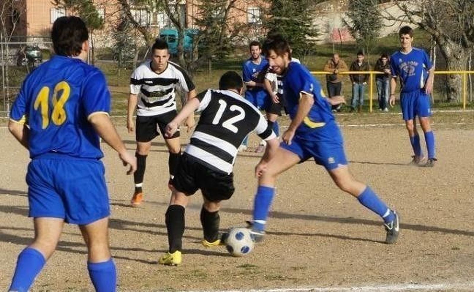 El Arapiles vuelve a comandar en solitario el Trofeo Vegapiel